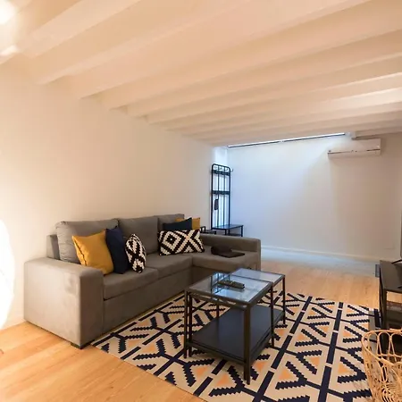 Lovelystay - Modern Triplex With Ac Near Beach, Metro & Fish Market Matosinhos (Porto)