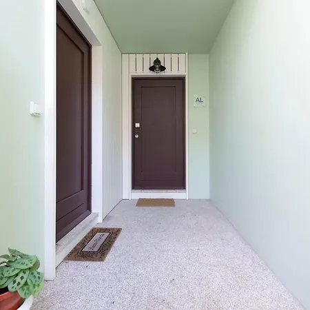 Apartment Lovelystay - Modern Triplex With Ac Near Beach, Metro & Fish Market Matosinhos (Porto)