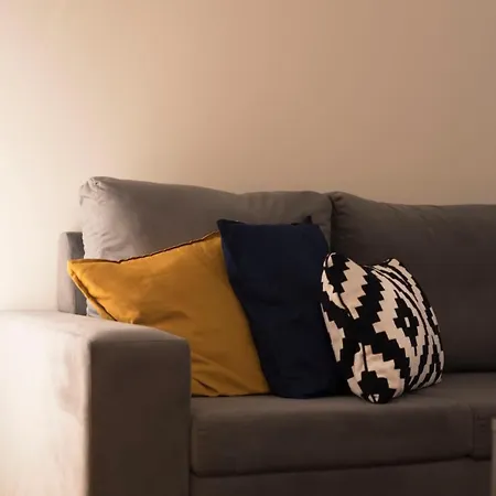 Lovelystay - Modern Triplex With Ac Near Beach, Metro & Fish Market Daire Matosinhos (Porto)
