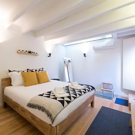 Apartment Lovelystay - Modern Triplex With Ac Near Beach, Metro & Fish Market *