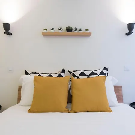 Apartment Lovelystay - Modern Triplex With Ac Near Beach, Metro & Fish Market *
